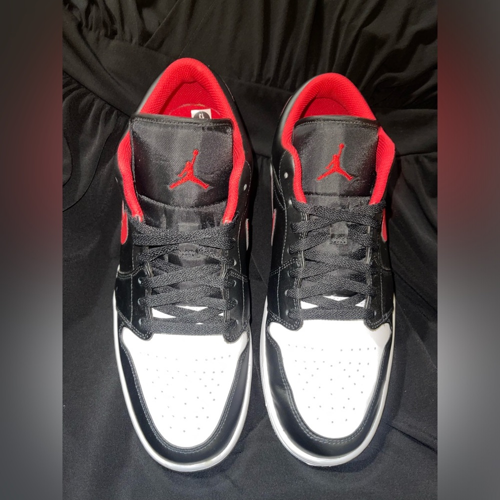 NIKE AIR JORDAN RETRO 1 — SIZE M13